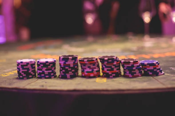 lunatogel apk mobile app interface showing football markets and live casino options