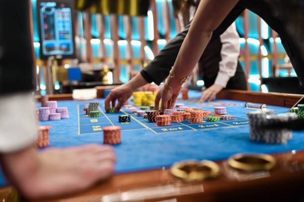 Crazy Time live wheel game on lunatogel apk with real-time dealer